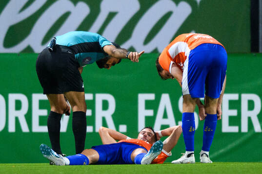 IFK Göteborgs Emil Salomonsson har ont