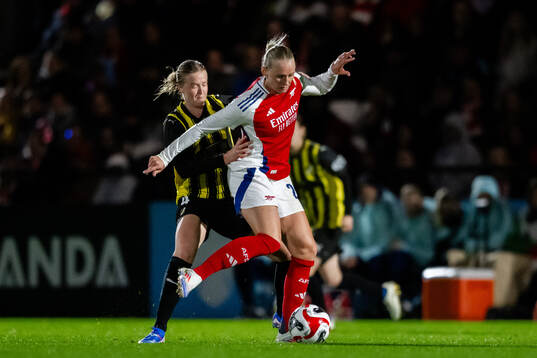 Emma Östlund of Häcken and Stina Blackstenius of Arsenal