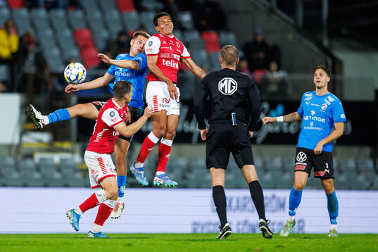 Halmstads Niilo Mäenpää och Kalmars Romario Pereira