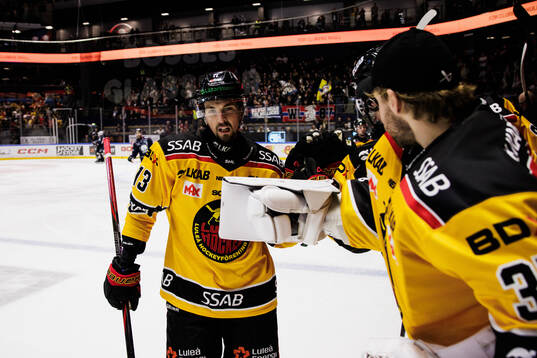 Luleås Eetu Koivistoinen jublar