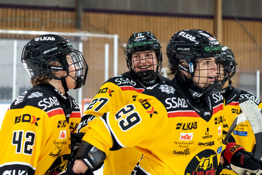 Luleås Jaycee Magwood jublar