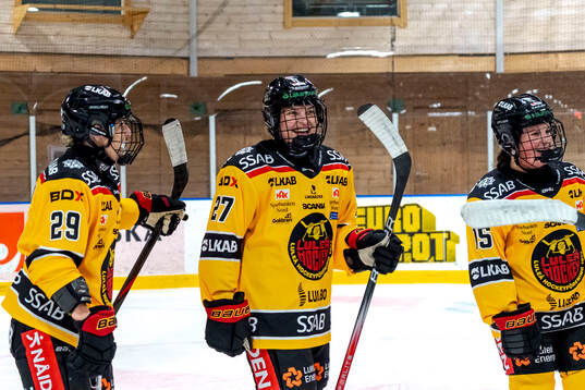 Luleås Jaycee Magwood jublar