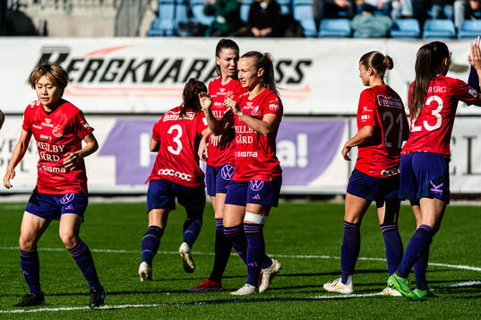 Djurgårdens spelare spelar i Trelleborgs ställ, då det
