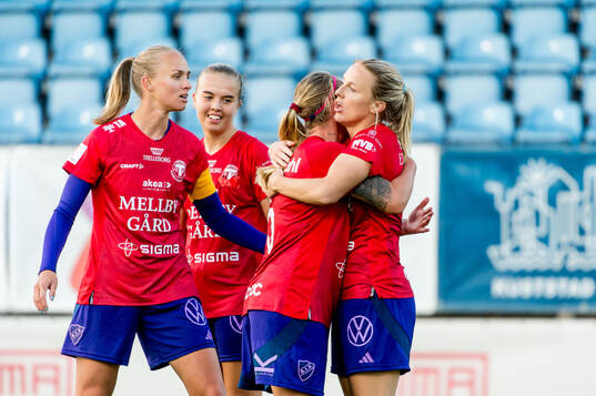 Djurgårdens Mimmi Larsson jublar efter 0-1