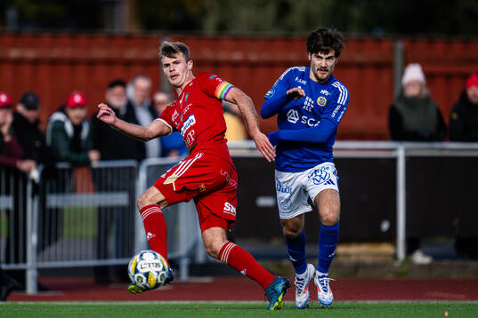 Skövde AIKs Filip Schyberg och GIF Sundsvalls Ludvig