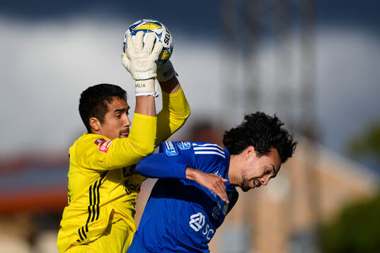 Skövde AIKs målvakt Adrian Zendejas och GIF Sundsvalls