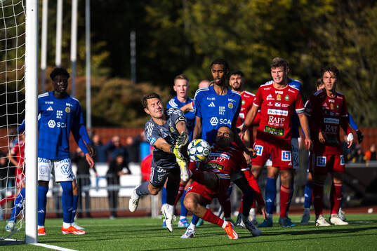 GIF Sundsvalls målvakt Jonas Olsson och Skövde AIKs