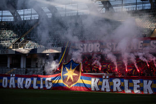 Örgrytes supportrar uppmärksammar Sören Börjesson med