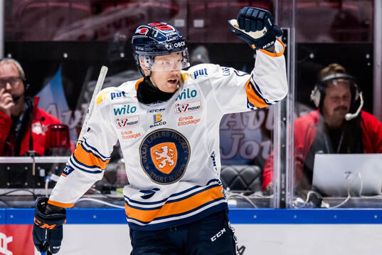 Växjös Otto Koivula jublar