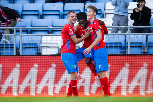 Helsingborgs Dennis Olsson, Lukas Kjellnäs och Benjamin Acquah jublar