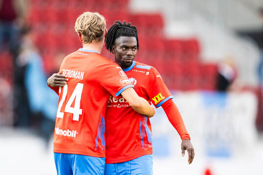Helsingborgs Daniel Bergman och Benjamin Acquah jublar