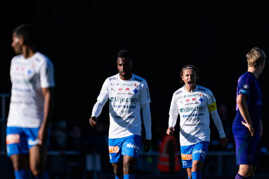 Värnamos Simon Thern jublar