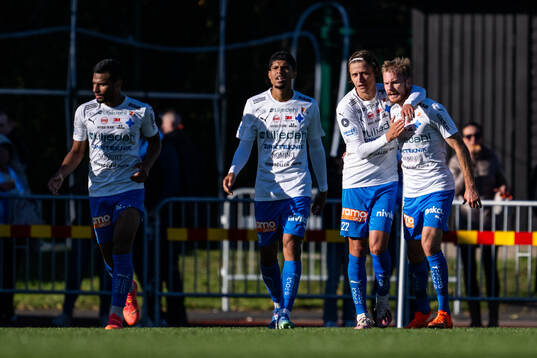 Värnamos Simon Thern jublar med Freddy Winsth