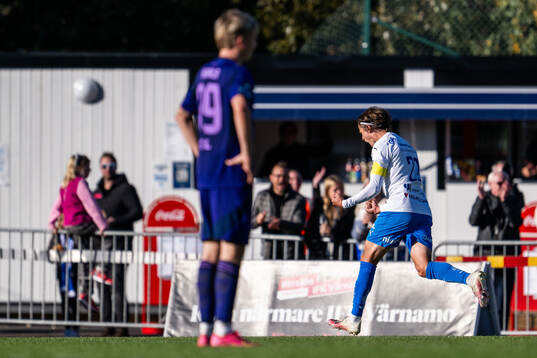 Värnamos Simon Thern jublar