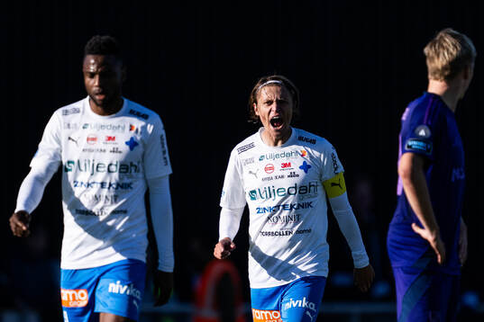 Värnamos Simon Thern jublar