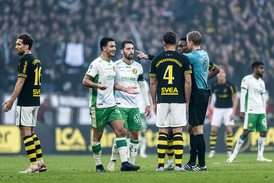 Hammarbys Jusef Erabi och AIKs Sotirios Papagiannopoulos i