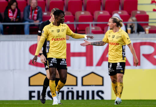 Elfsborgs Terry Yegbe och Niklas Hult jublar efter 1-1