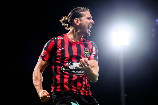 Brommapojkarnas Nikola Vasic jublar efter 1-0