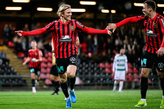 Brommapojkarnas Alexander Jensen jublar