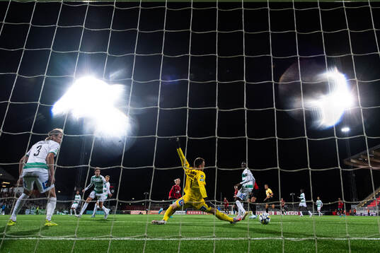 Brommapojkarnas Alexander Jensen gör 2-0 bakom Västerås
