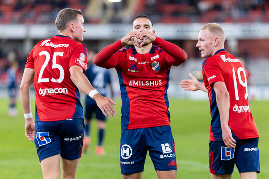 Östers Vladimir Rodic jublar efter sitt 5-2 mål