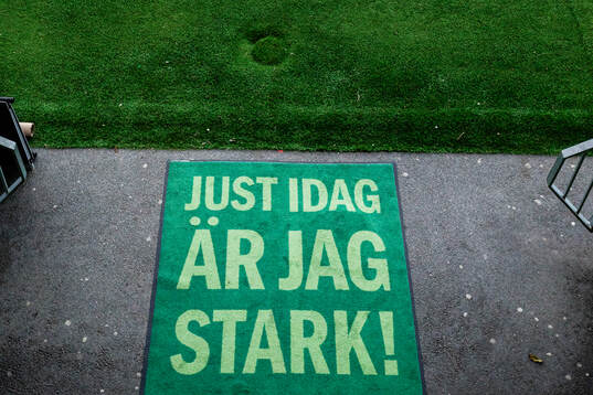 En matta med texten Just idag är jag stark på Hammarby IP