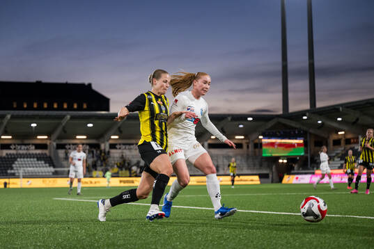 Häckens Anna Anvegård och Växjö DFFs Tilde Johansson