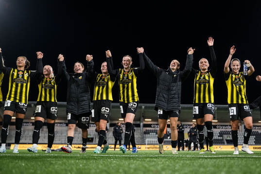 Häckens Emma Östlund och Tabby Tindell jublar