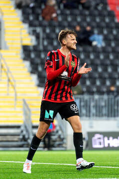 Brommapojkarnas Alexander Abrahamsson jublar