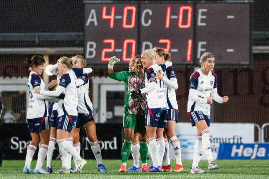 FC Rosengårds Caroline Seger och Olivia Schough jublar med lagkamrater