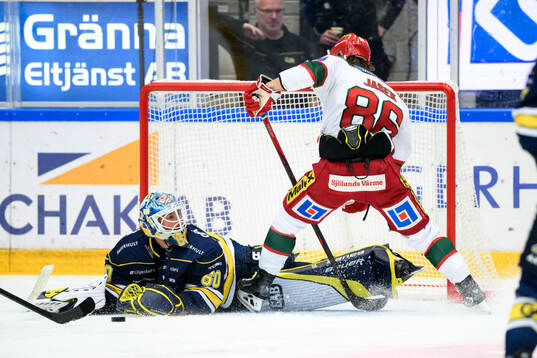 HV71s målvakt Hugo Alnefelt och MoDos Lukas Jasek