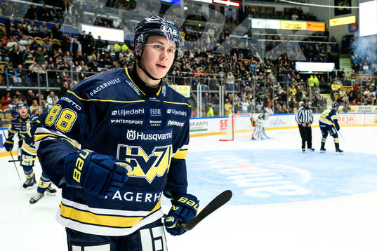 HV71s Herman Träff jublar