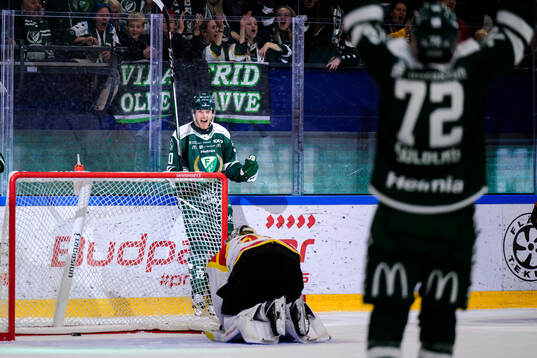 Färjestads Marcus Westfält jublar