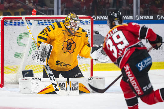 Luleås Pontus Själin gör 2-0 på Skellefteås målvakt