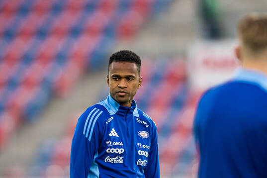 Ola Williams Kamara of Vålerenga warms up ahead of the OBOS-ligaen match between Vålerenga and Mjøndalen on October 2, 2024 in Oslo.