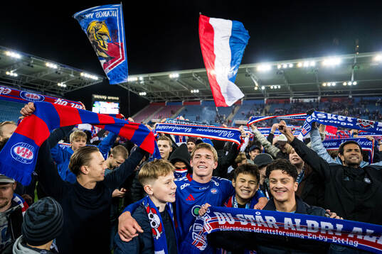 Mees Rijks of Vålerenga celebrates promotion to the Eliteserien