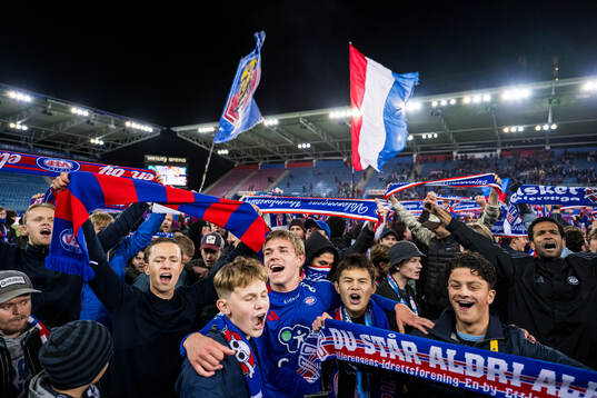 Mees Rijks of Vålerenga celebrates promotion to the Eliteserien