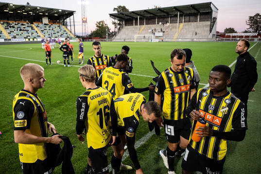 Häckens spelare samlas