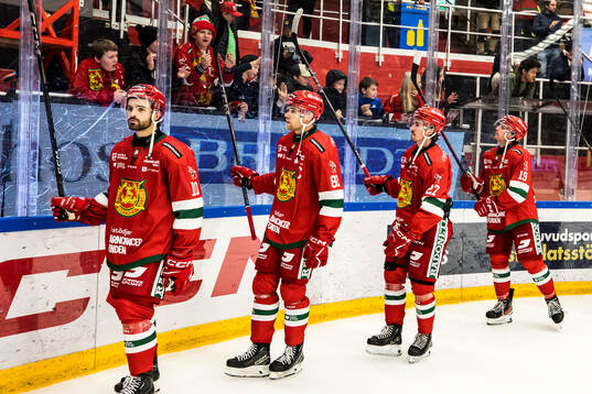 Moras spelarna jublar