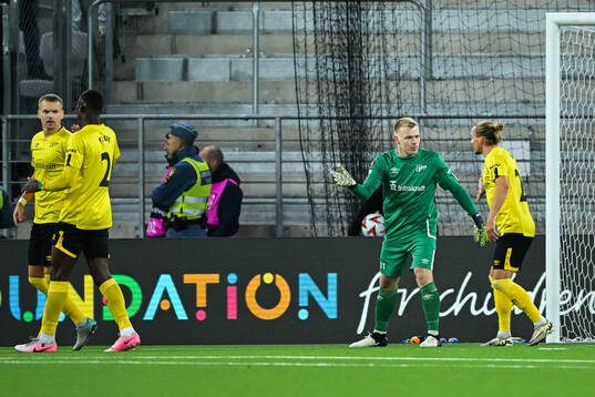 Goalkeeper Isak Pettersson of Elfsborg celebrating