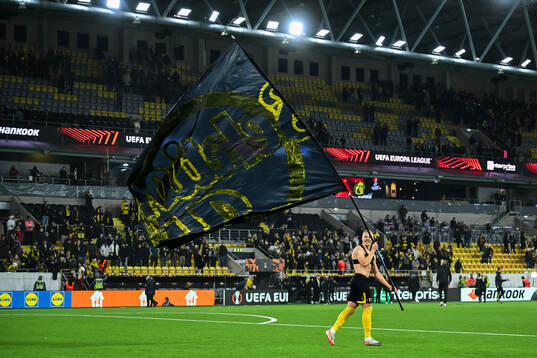 Per Frick of Elfsborg celebrates