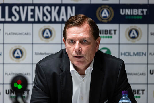 Sirius tränare Christer Mattiasson på presskonferensen