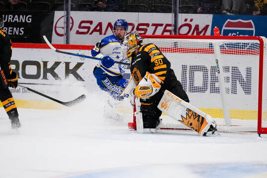 Leksands Max Veronneau och Skellefteås målvakt Gustaf