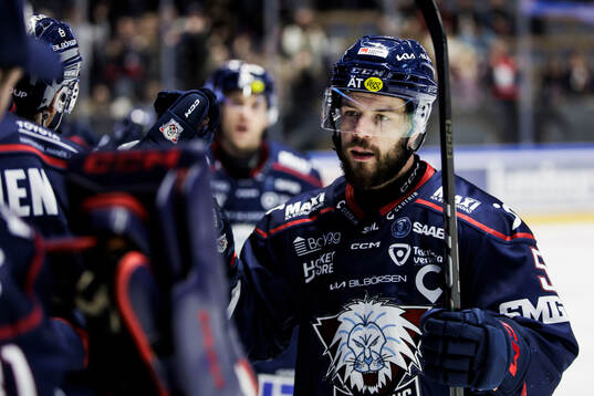 Linköpings Oscar Fantenberg jublar