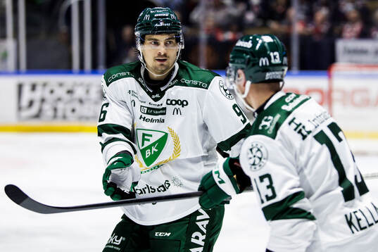 Färjestads David Tomasek jublar