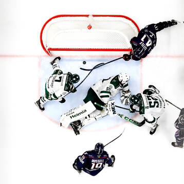 Linköpings Broc Little och Färjestads målvakt Damian