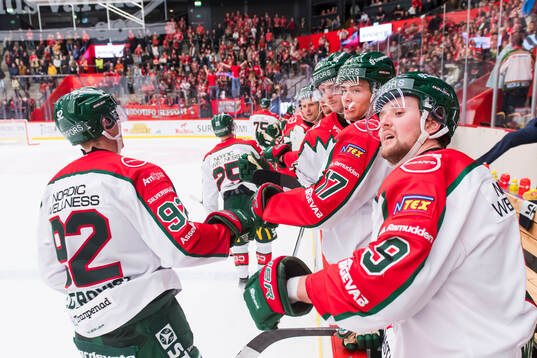 Frölundas spelare jublar