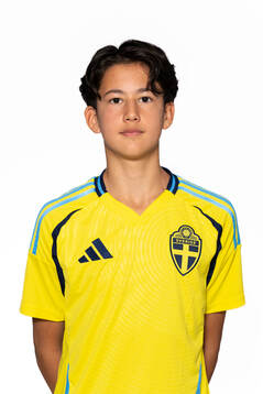 Jonatan Linde poserar för ett porträtt