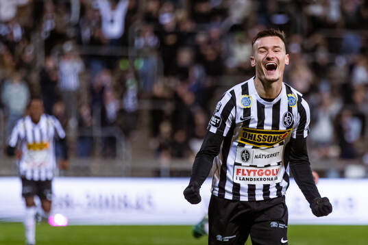 Landskronas Robin Dzabic jublar efter att han gjort 4-1