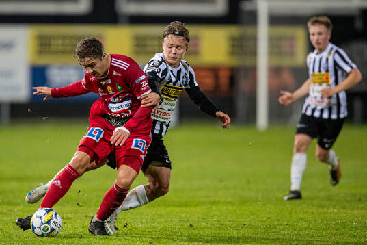 Skövde AIKs Filip Drinic och Landskronas Vincent Sundberg